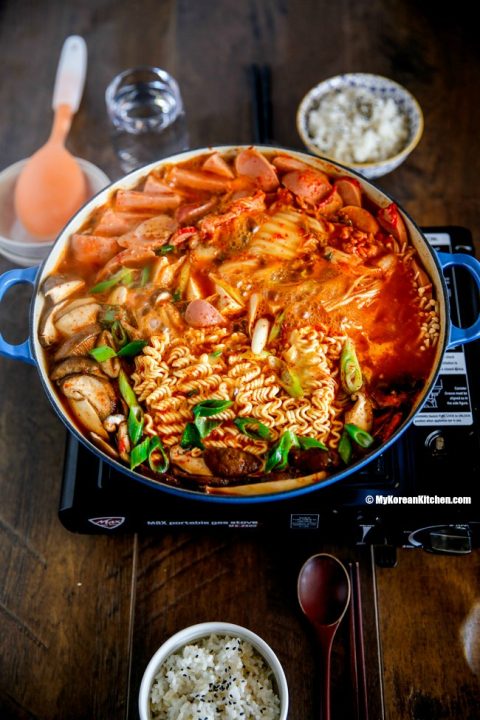Cách làm mỳ gói kim chi phô mai