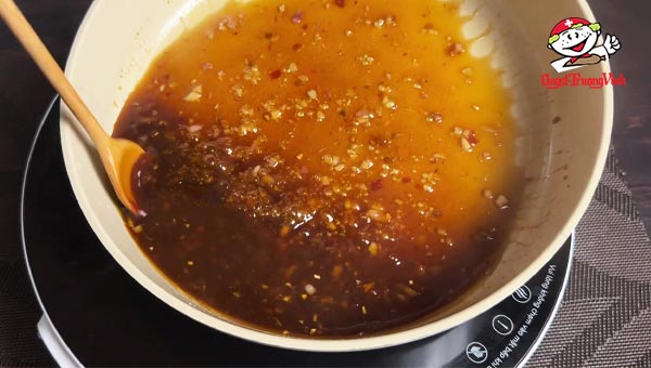 Mỳ gói trộn tóp mỡ sa tế